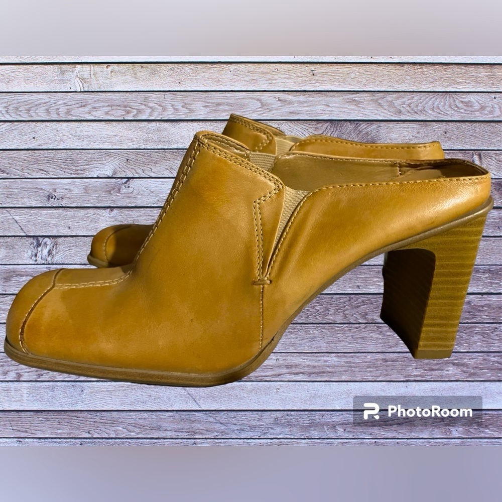 Stunning vintage mule clogs,leather,7.5 light brown